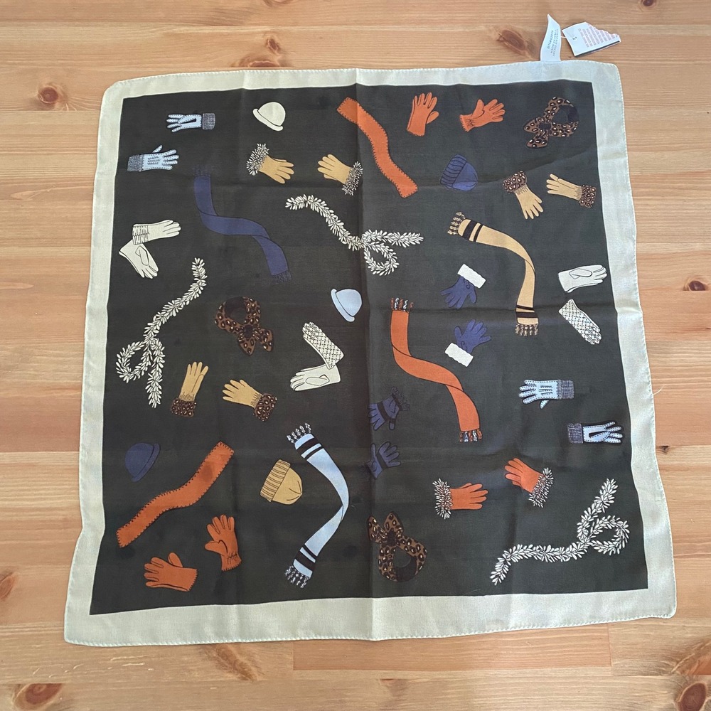 Green Novelty Winter Accessories Print Square Scarf Made in Italy One Size